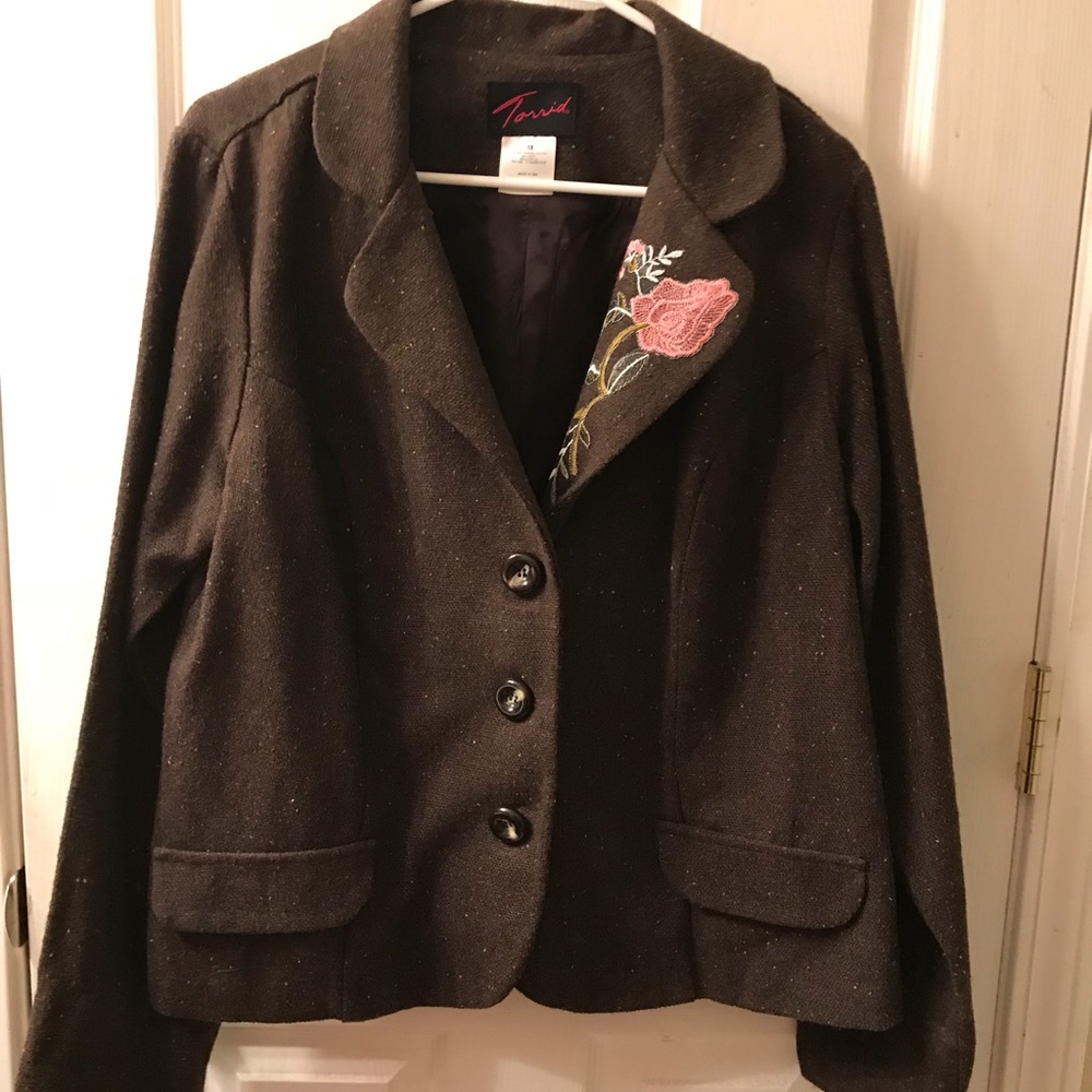 Women’s brown blazer.